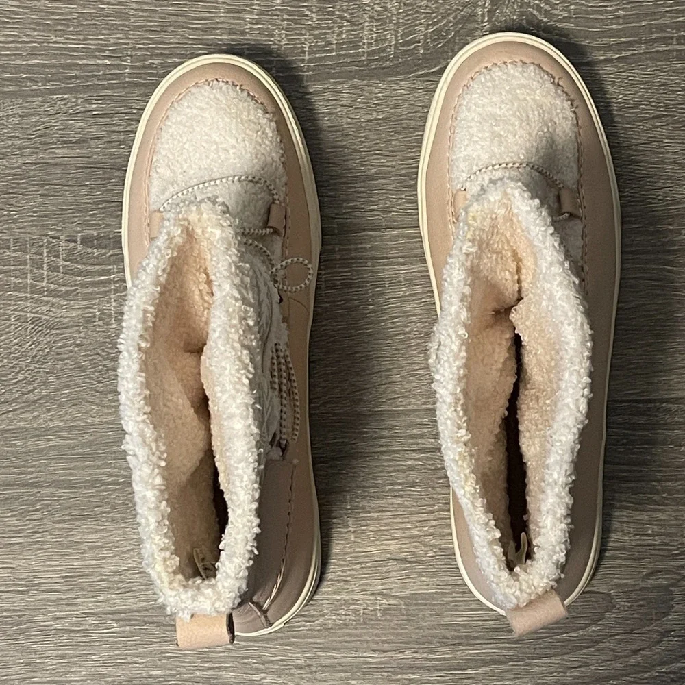 TOMS Women's 9.5 Faux Shearling Winter Boots Pink Blush Tan Fleece Lined EU 41